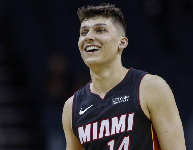 费和薪资 费和薪资