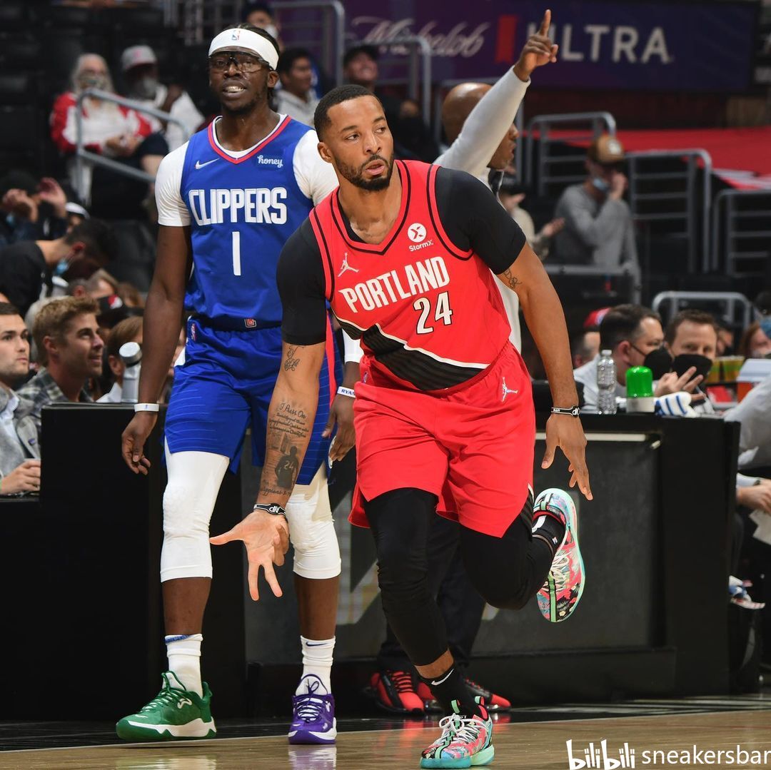 的空位出手 的空位出手